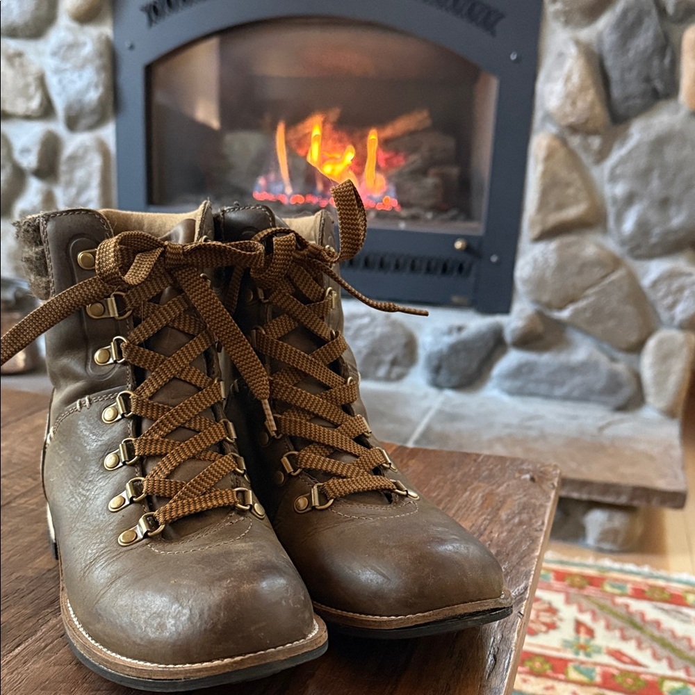 Kodiak Brown Lace Up Boots - Picture 2 of 4